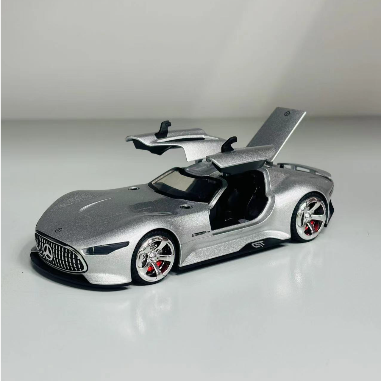 1:32合金声光奔驰AMG跑车回力三开门玩具A