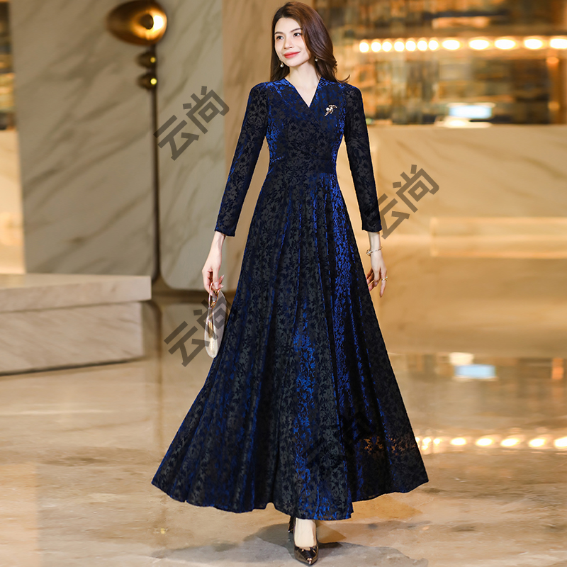 蓝色提花金丝绒女装连衣裙2025秋季新款优雅气质修身显瘦大摆长裙