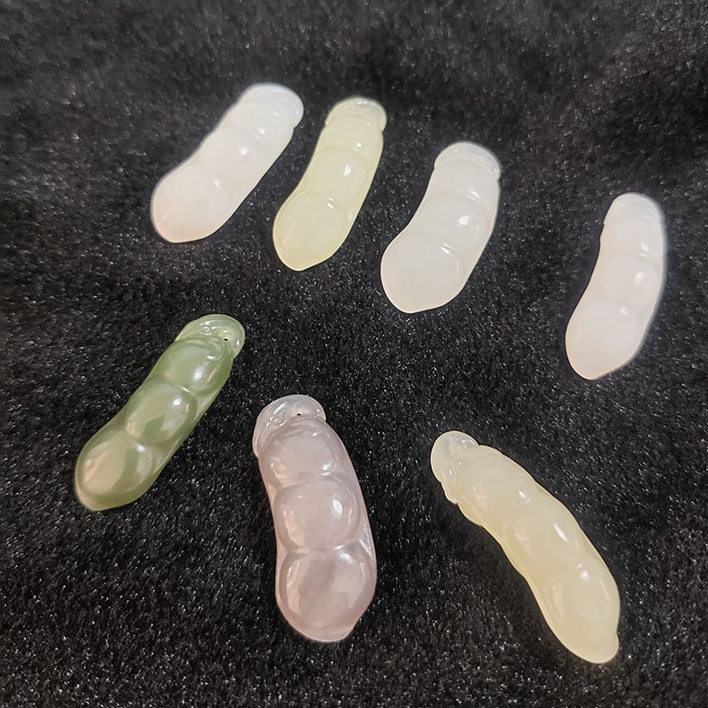 多样性发货福豆和田玉吊坠新疆玉简单大气玉颈饰毛衣链精美时尚