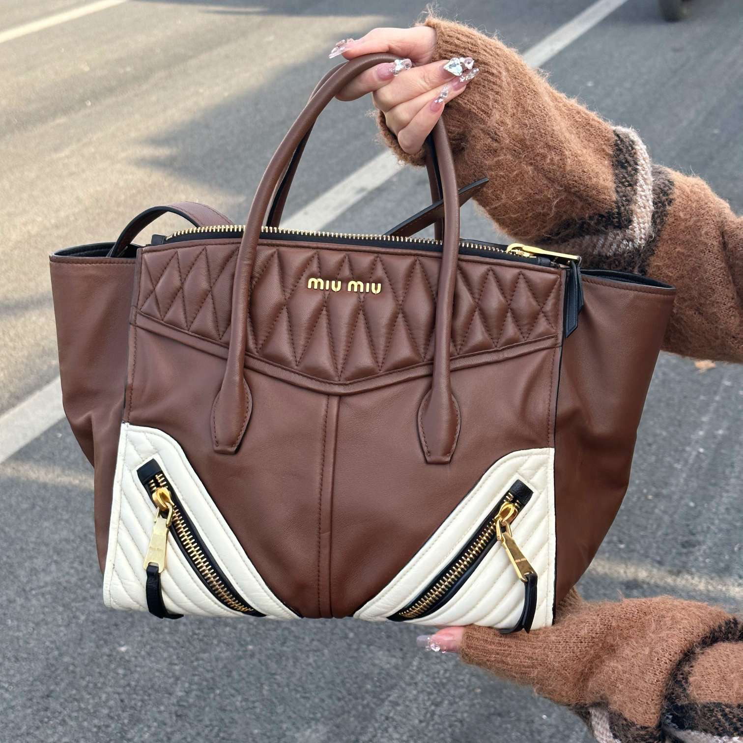 95新 MIU MIU/缪缪 珍甄 蝙蝠手提斜挎包56280