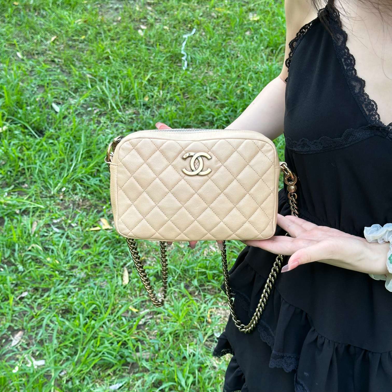 95新 Chanel/香奈儿 珍甄奶茶色斜挎相机包17开有标有卡08486