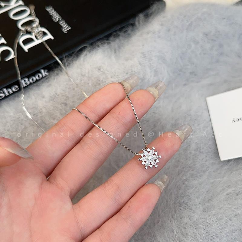 铜合金项链 秋冬轻奢高级感百搭雪花项链女锁骨链小众独特毛衣链.