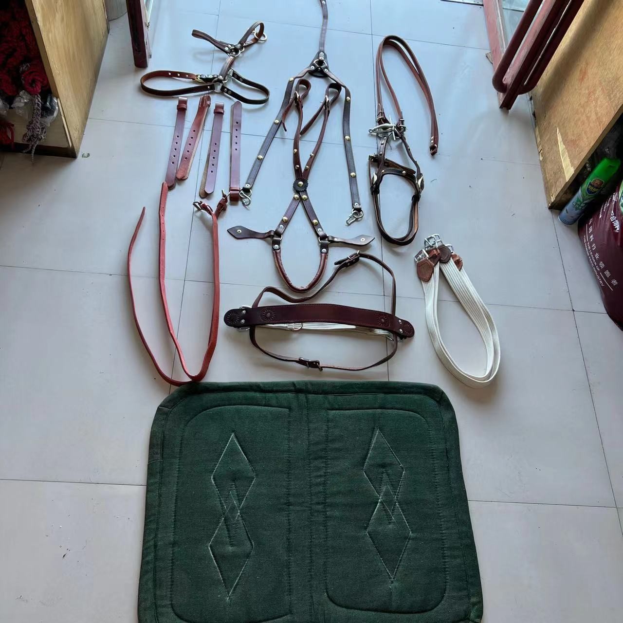 马具马鞍上的肚带肚带根蹬带马镫汗替笼头嚼笼头胸带后求可单独选
