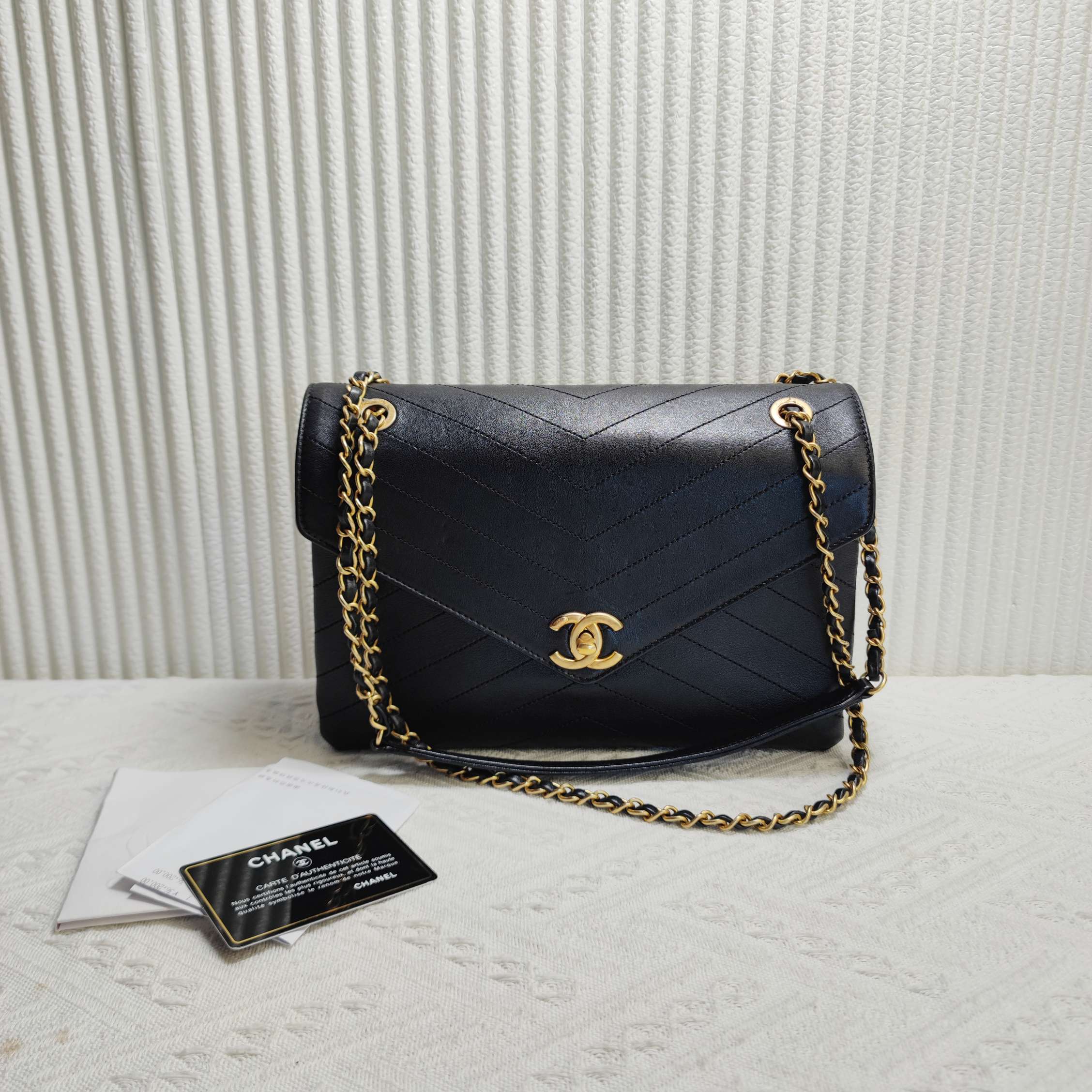 99新 Chanel/香奈儿 女士经典时尚百搭黑色18s中号斜挎口盖二奢包