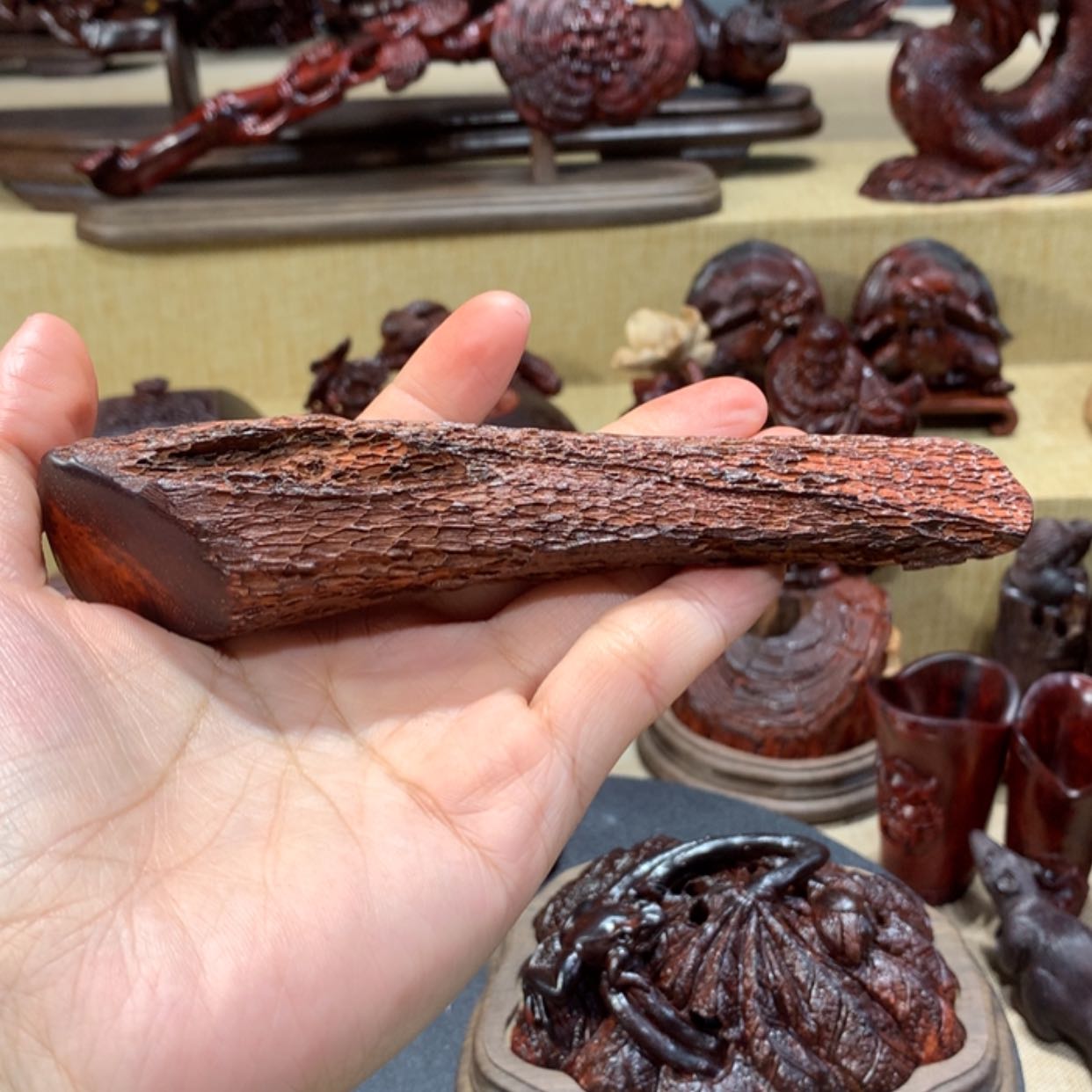 【闪购商品】雕刻木材小*兜