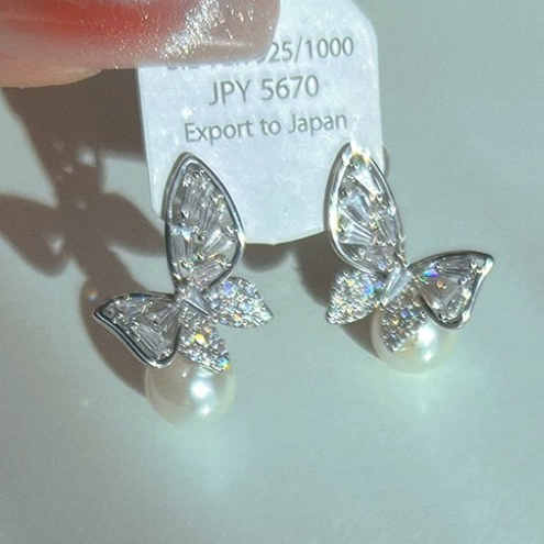 铜合金仿珍珠耳饰 晶体梦蝶简约百搭轻奢镂空设计蝴蝶气质耳环