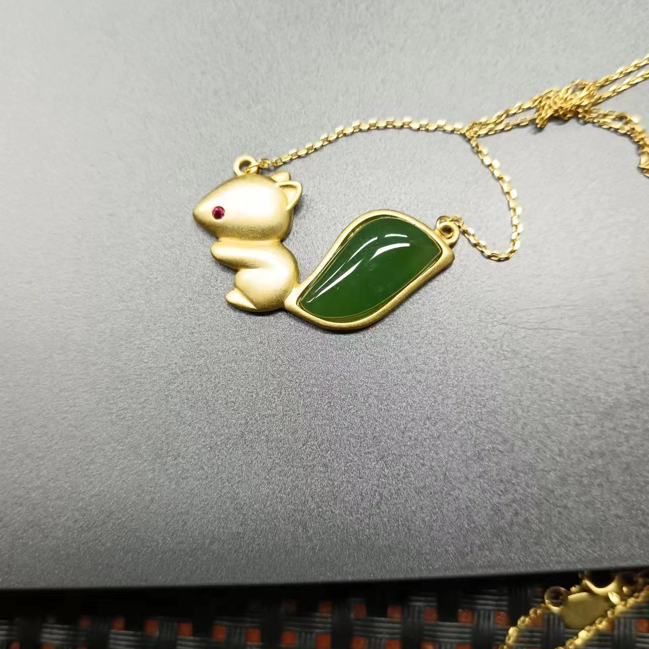 新疆和田玉碧玉吊坠 多样性发其一