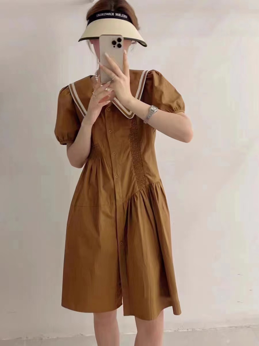 减龄翻领连衣裙