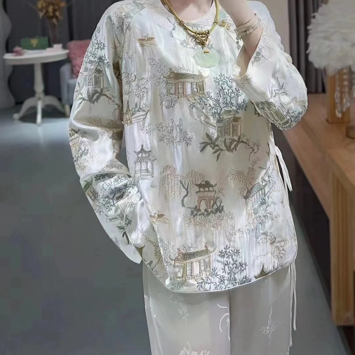 XSY11优雅气质中式白色初春新品国潮重工刺绣圆领侧襟上衣