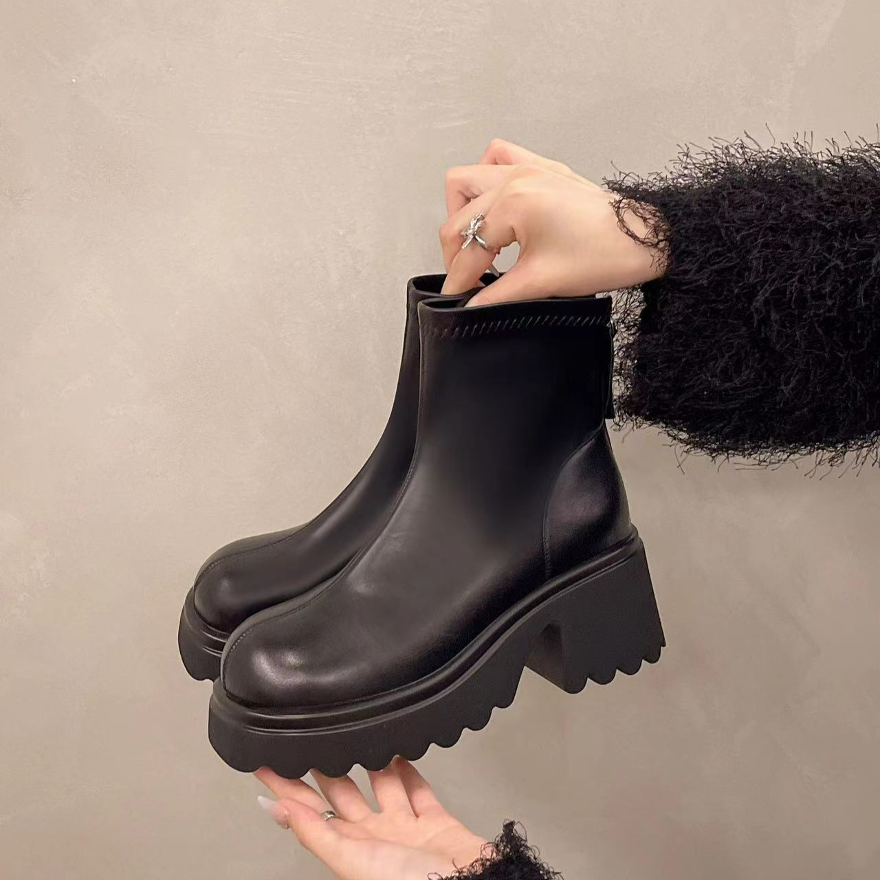 QiQi家 英伦风短靴2024新款厚底圆头秋冬单靴女