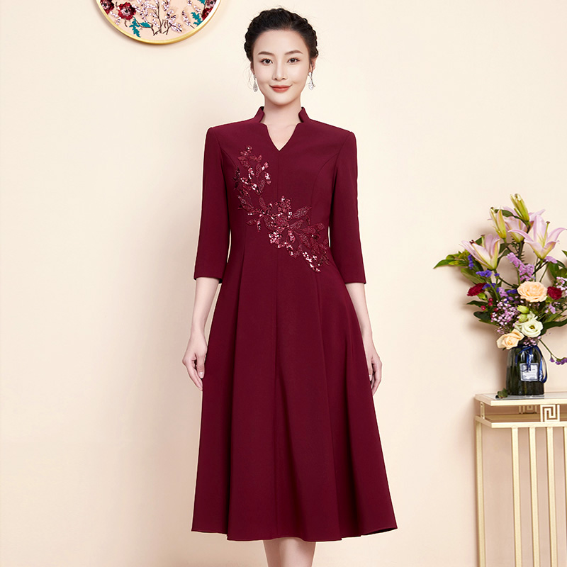 婚礼新款大气结婚酒红色高端喜妈妈婚宴礼服高贵秋季显瘦连衣裙