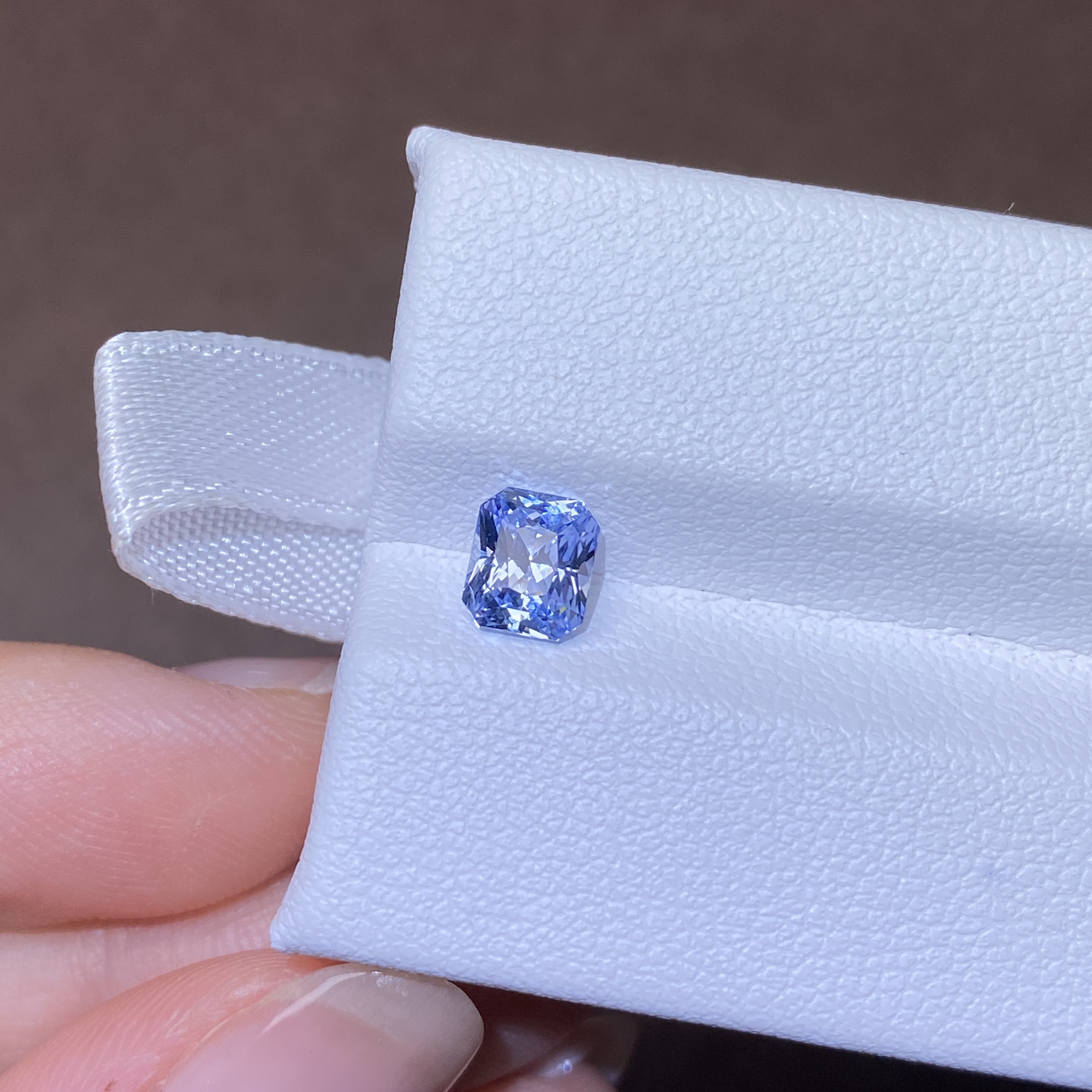 24K075 有烧蓝色蓝宝石 1.08克拉