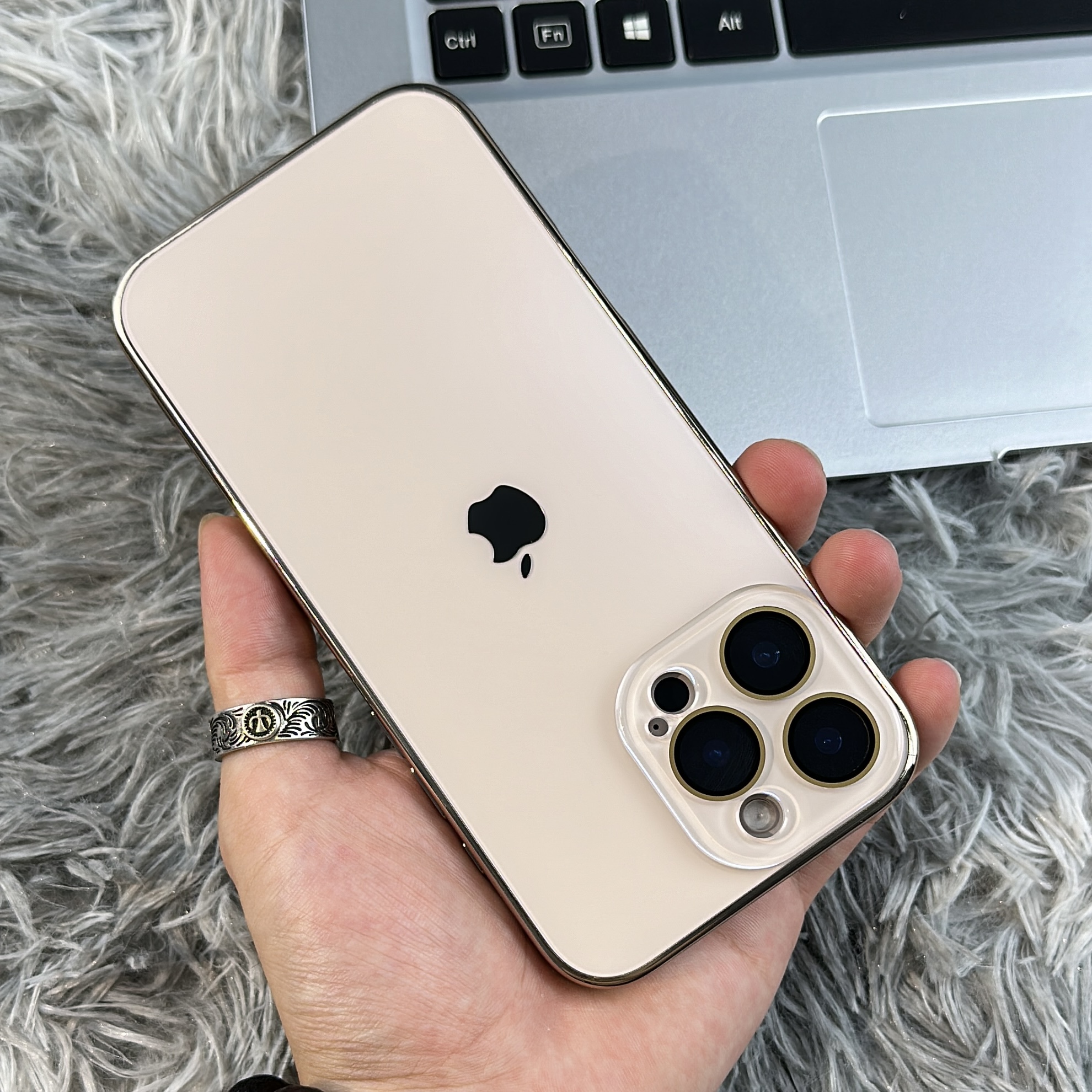 适用苹果16/15/14/13/12/11磨砂自带镜头膜iphone16pro防摔手机壳