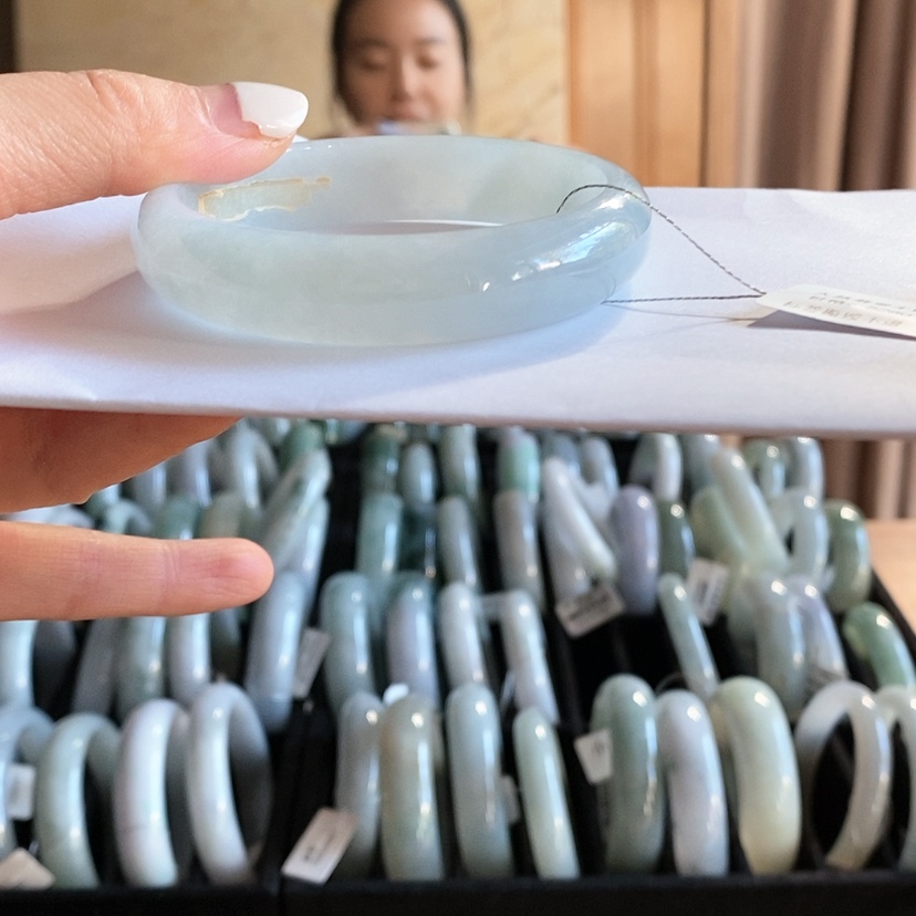 【闪购商品】翡翠手镯未镶嵌C****?