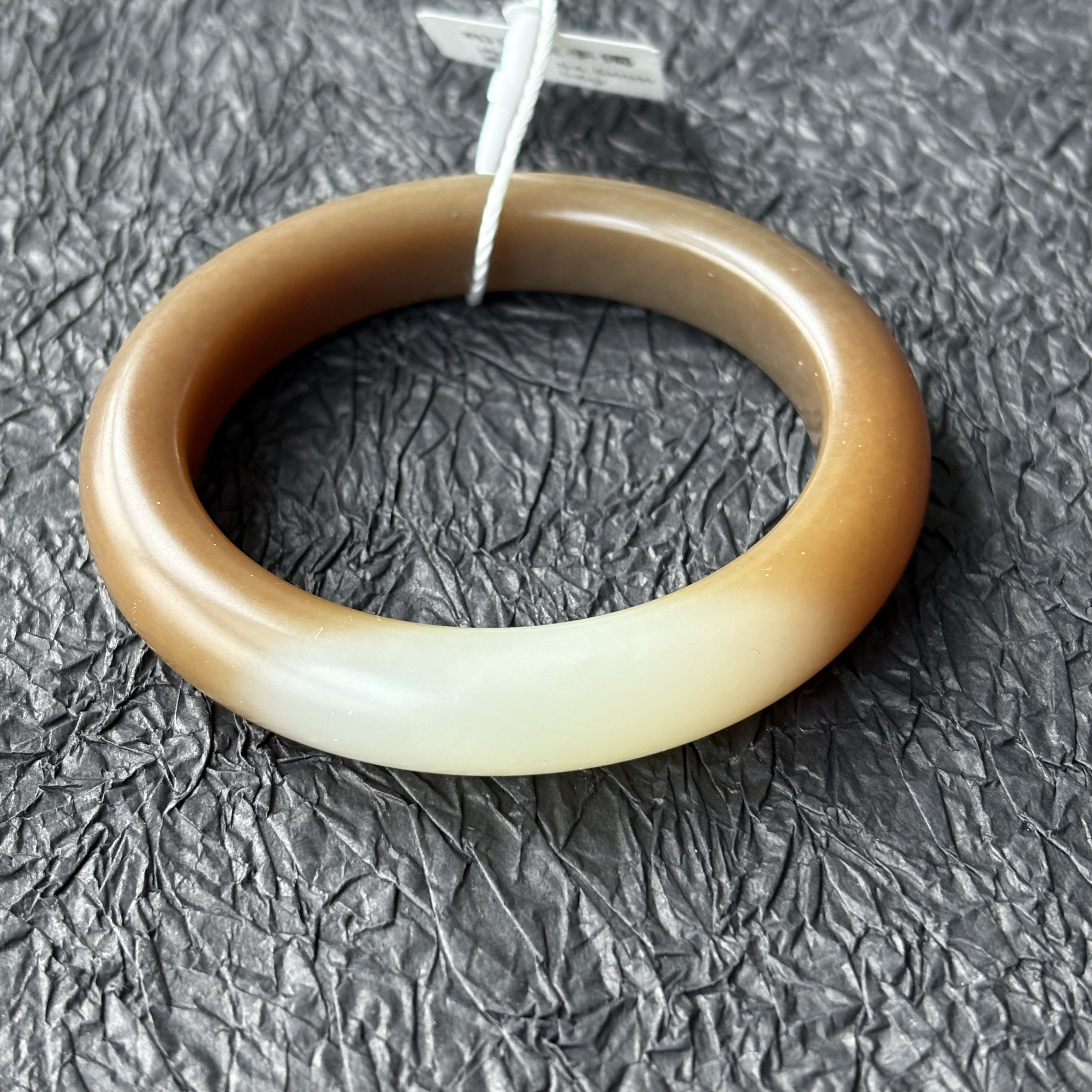 壹镯  和田玉糖白泥鳅背手镯 圈口54.5mm  重量56g