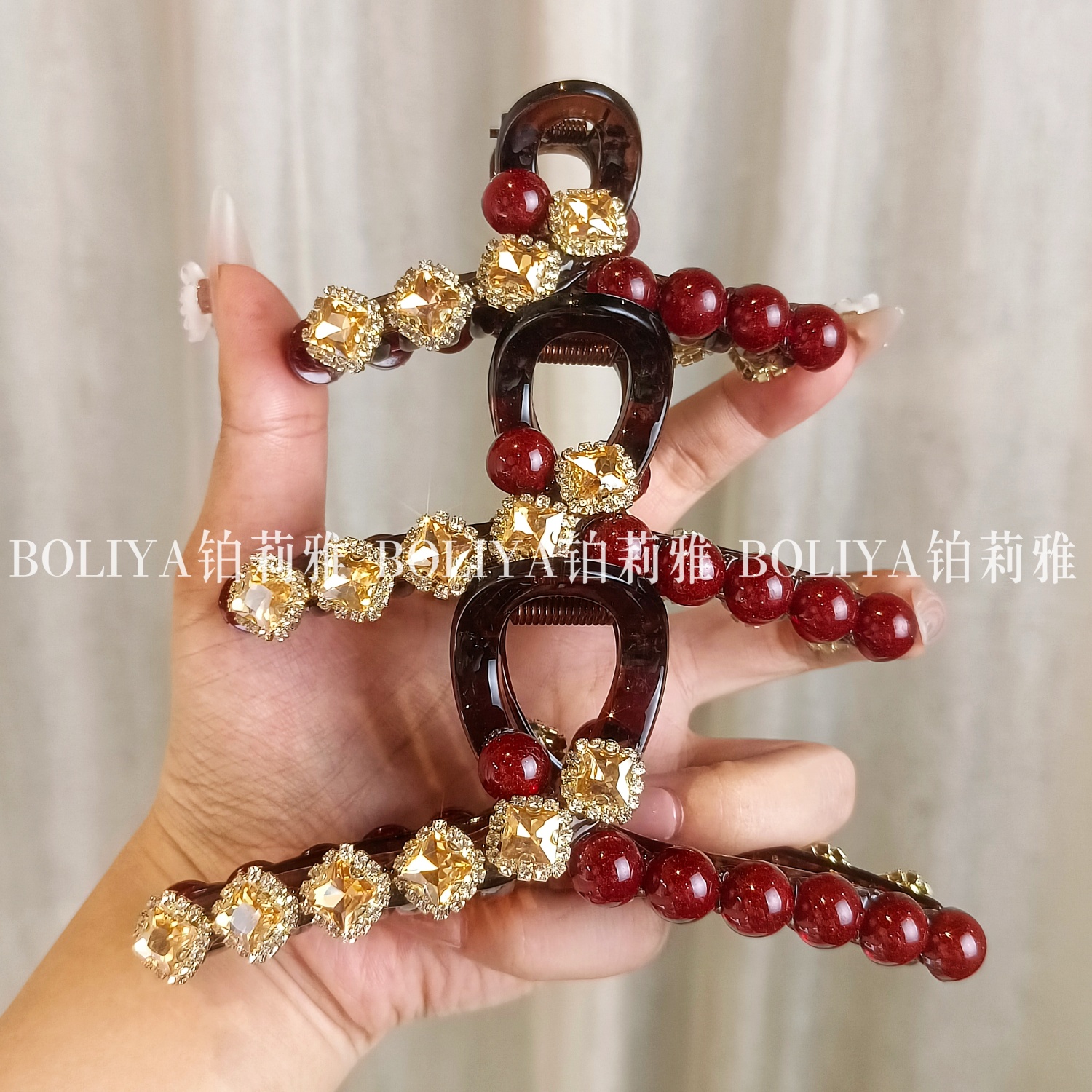 A1108秋冬新款黑红系列满钻红色珠珠大抓夹优雅气质时尚百搭