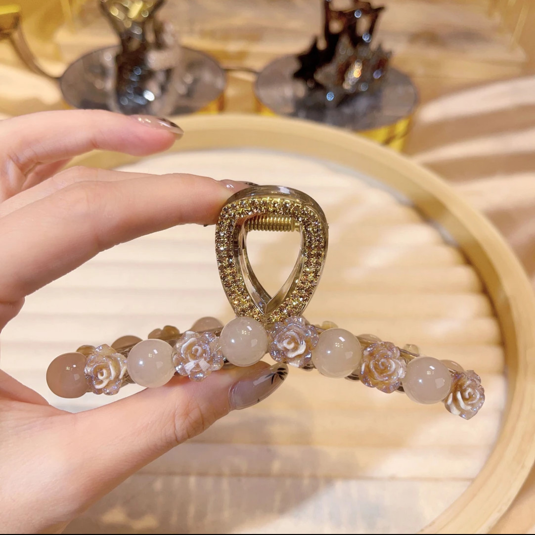 A1002春夏新款山茶花珠珠大抓夹精致满钻贵气田园风抓夹