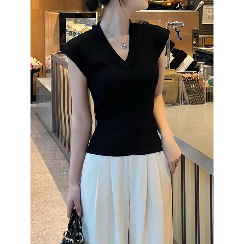 芯娇晴黑色V领冰丝针织短袖T恤女士夏季薄款修身露腰短款体恤上衣