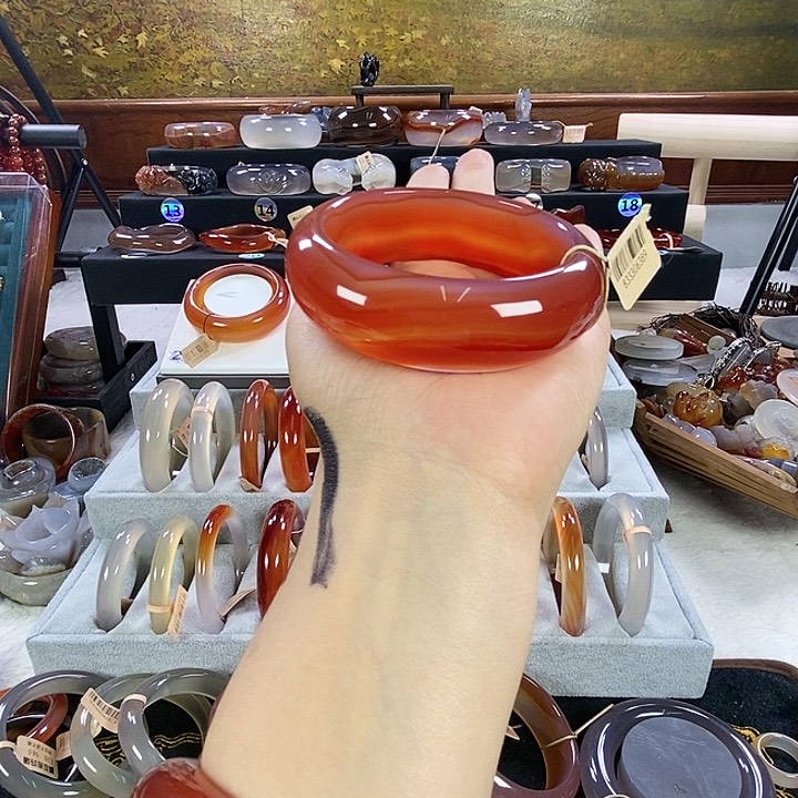 玛瑙/玉髓手镯未镶嵌杨****）