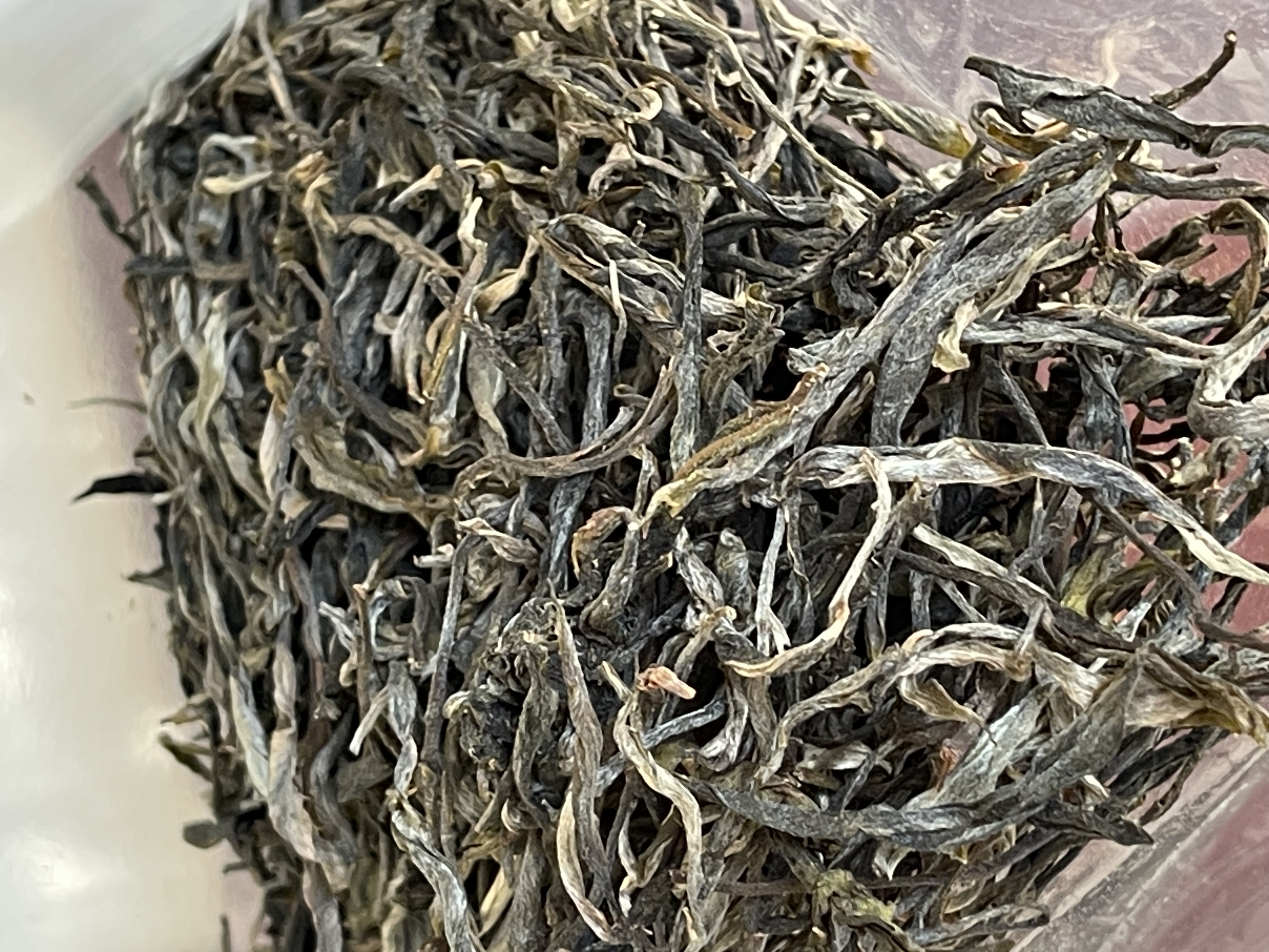 用老班章800年以上古树茶叶制作生津回甘的古树头春茶
