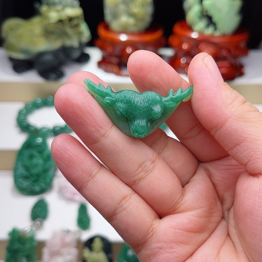 独山玉颈饰未镶嵌再***卡