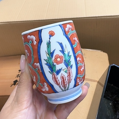 精品瓷器。
