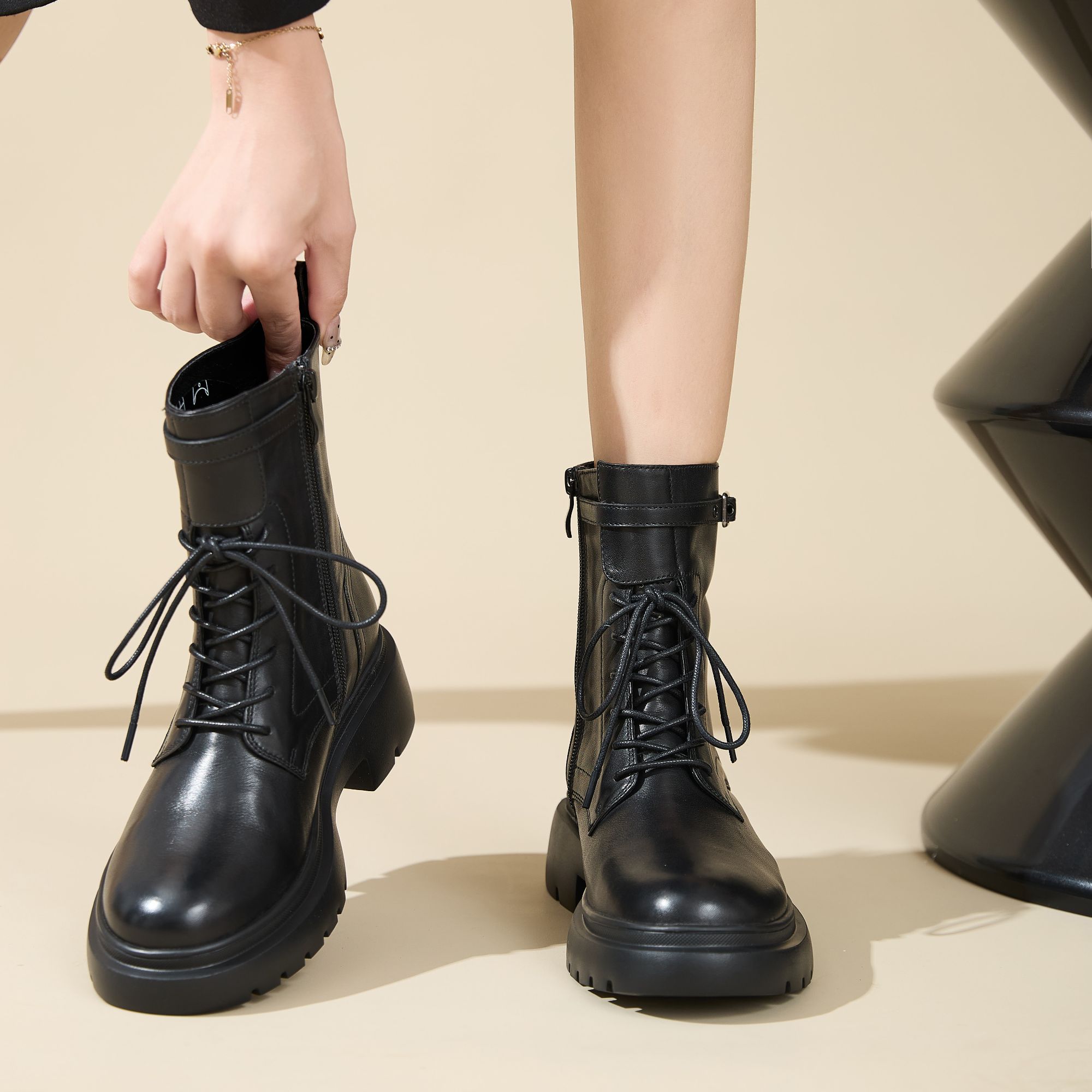 5cm.2025冬季新款幂幂同款英伦风胎牛厚底马丁靴真皮女靴EGB38