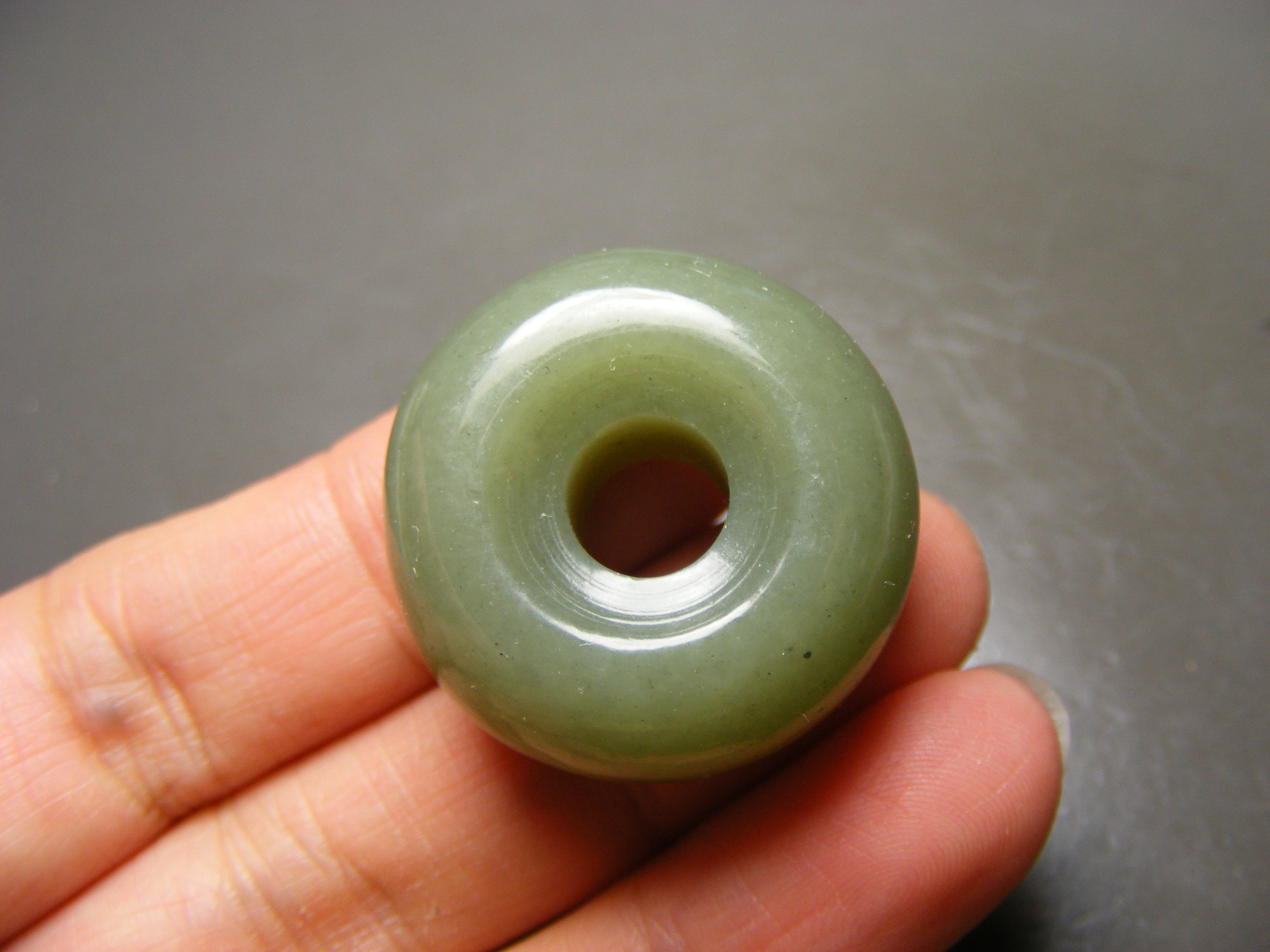 几十年的和田青玉带青花厚实文玩小圈