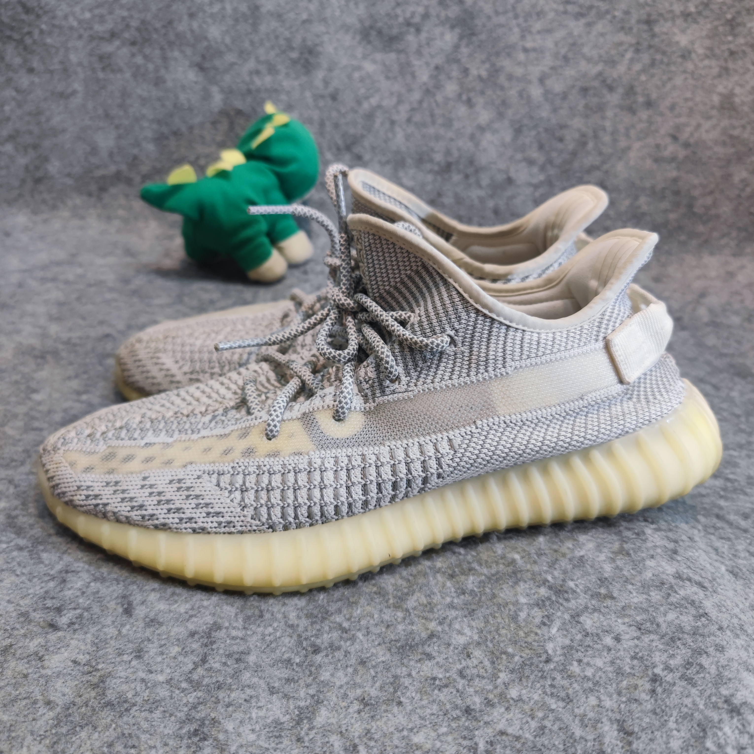 95新 adidas/阿迪达斯 44.5码 yeezy350白天使 无原盒 运动鞋