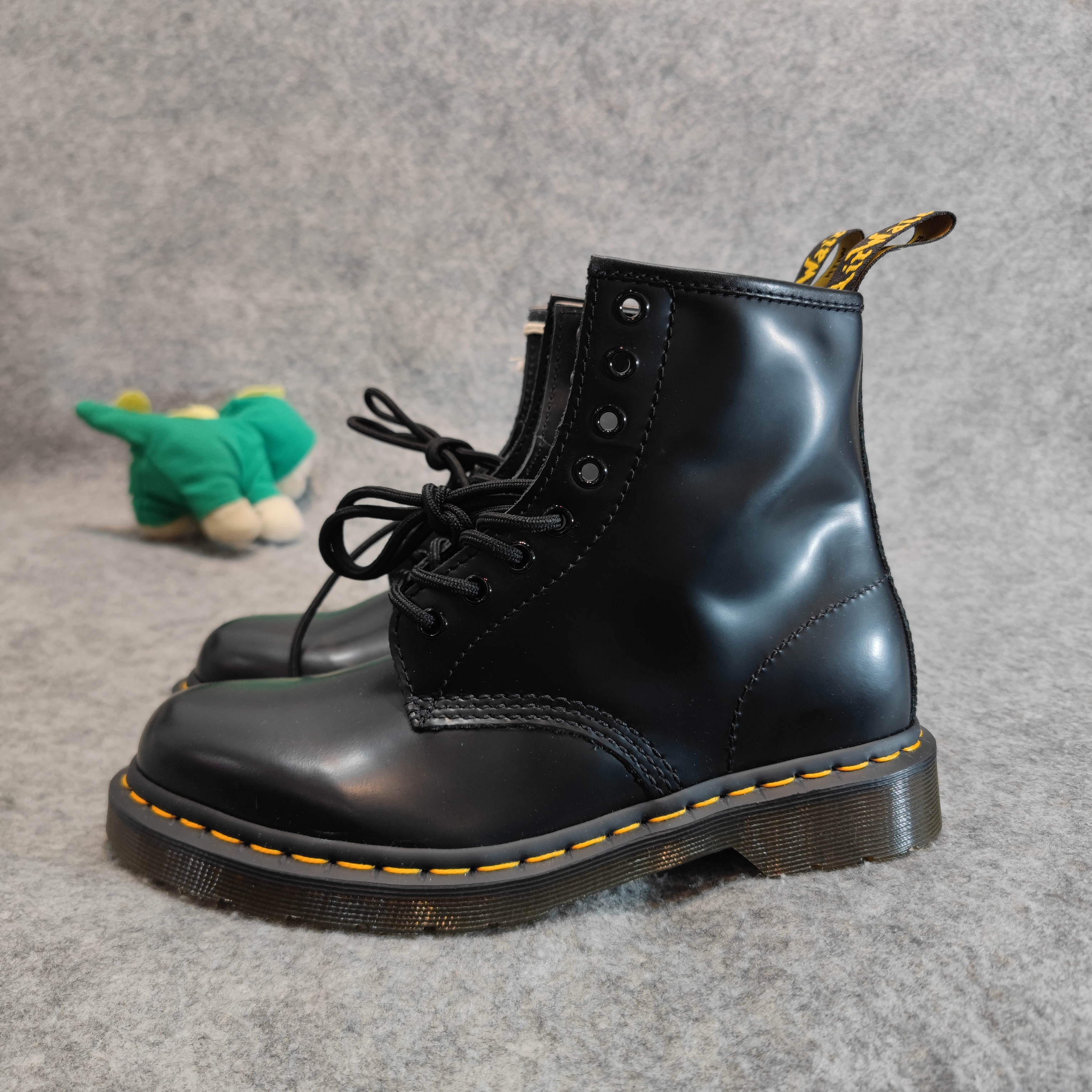 全新未使用 DR.MARTENS/马汀博士 40码 马丁靴高帮8孔 捡漏价原盒
