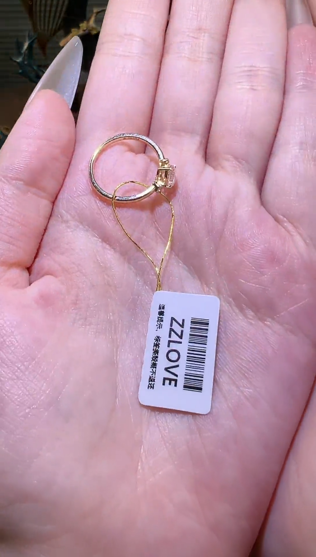 【闪购商品】合成钻石18K金镶嵌经典k黄三生石