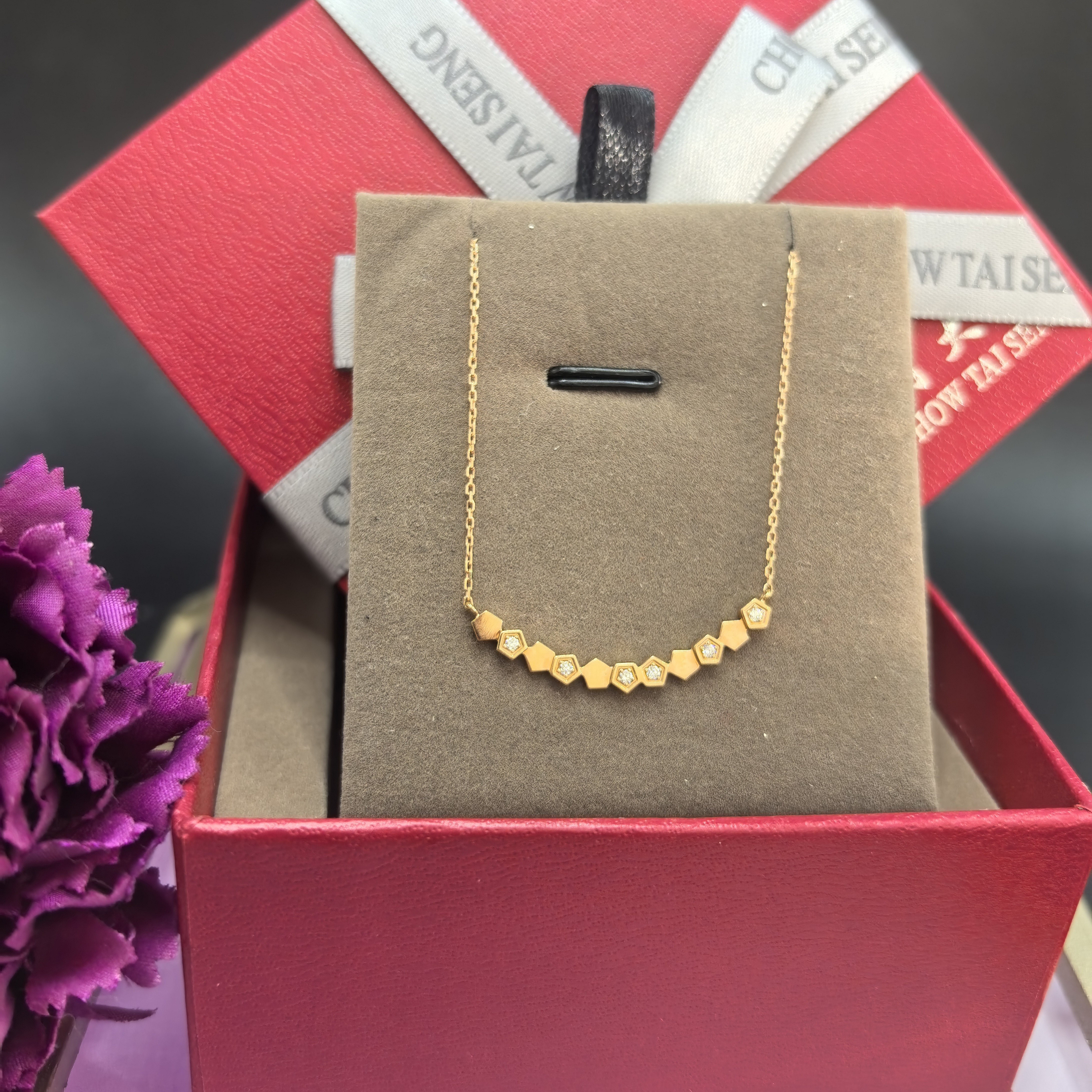 【周大生】18K金钻石项链霓虹之上蜂巢 方糖精致精美坠链时尚金色