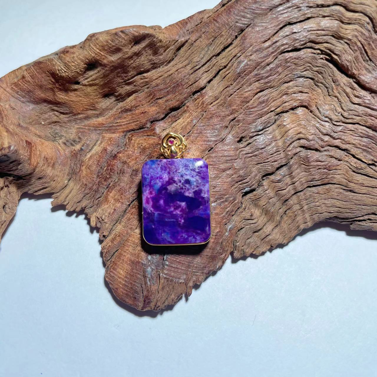 【圣芭黎】天然舒俱来吊坠无事牌帝王紫18K多样性发一D0493