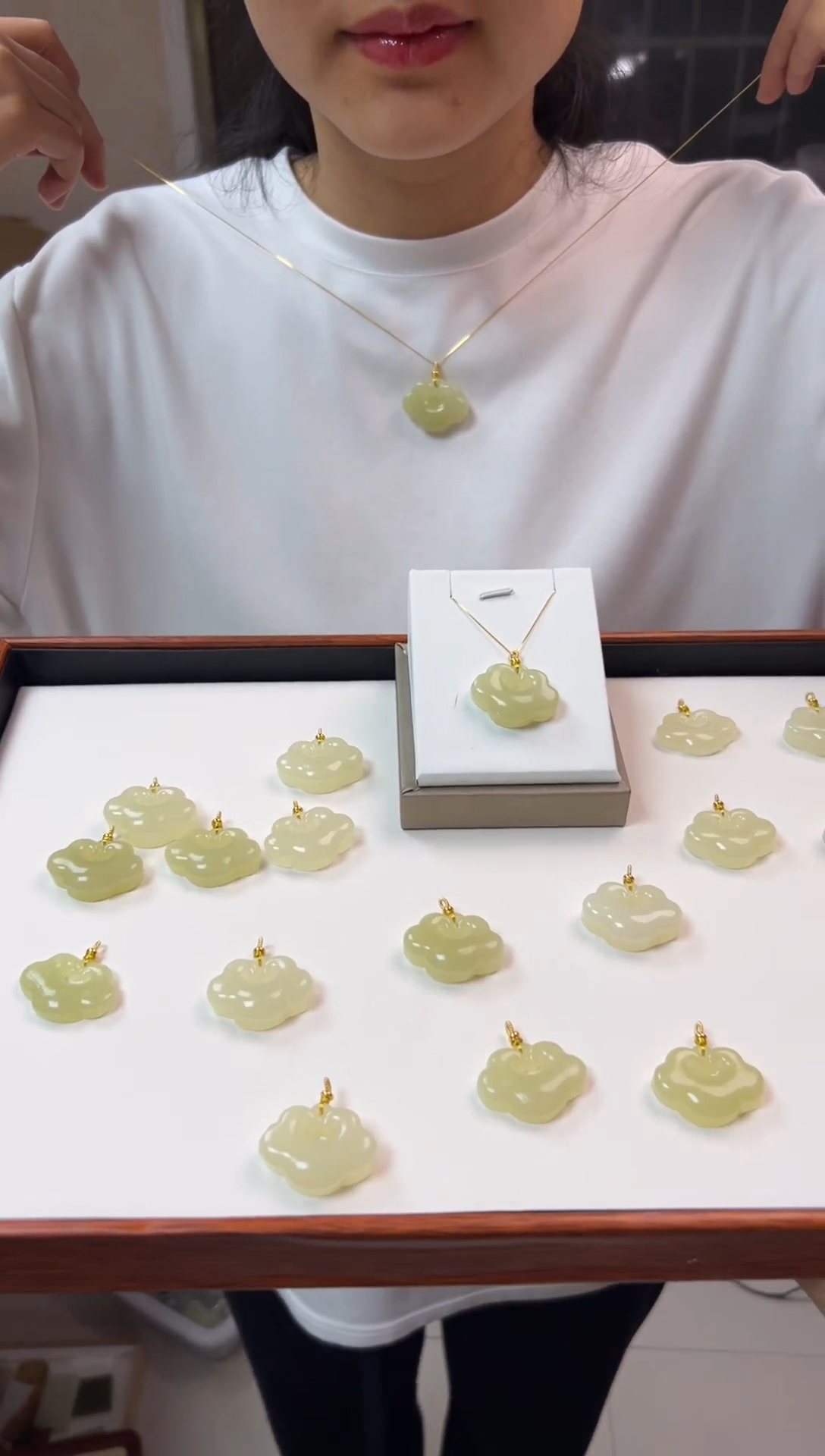 【闪购商品】石英质玉吊坠(赠链)未镶嵌祥云如意