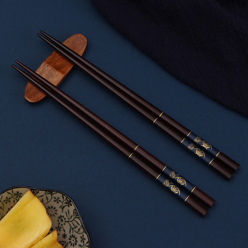 年年有鱼家用中式高档筷子1-10双装防滑耐高温木筷成人圆头不发霉