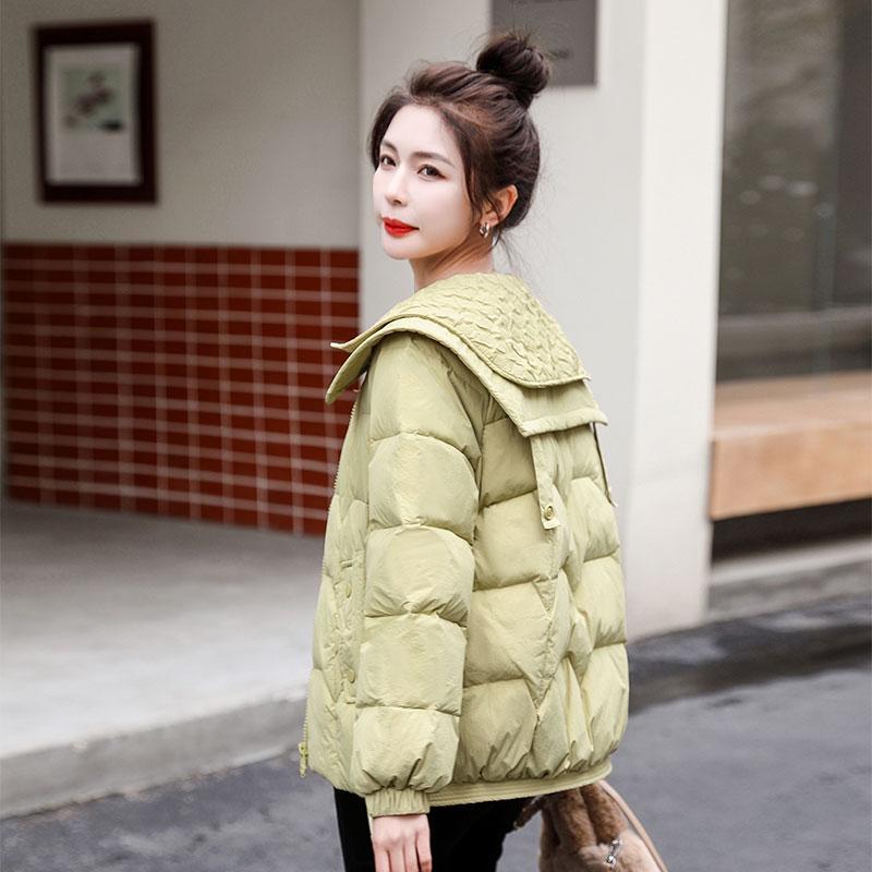 羽绒服女短款加厚冬装2023年新款时尚减龄娃娃领青绿色白鸭绒外款