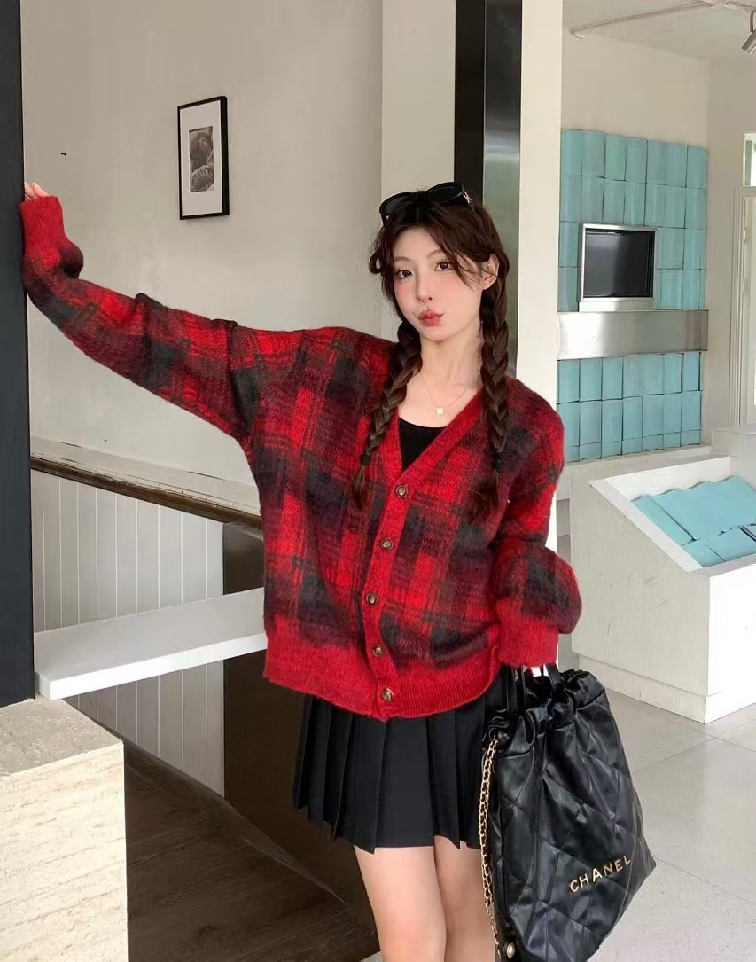 LiLi 秋季红格子V领马海毛开衫长袖外套 461004