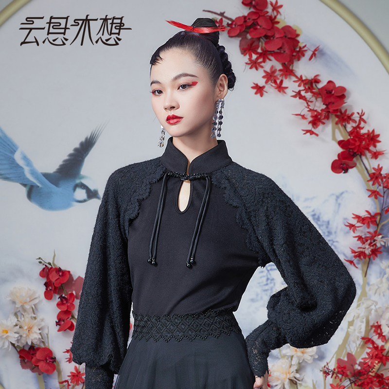 【邱莹莹专享】云思木想2023秋季盘扣蕾丝拼接气质卫衣11030