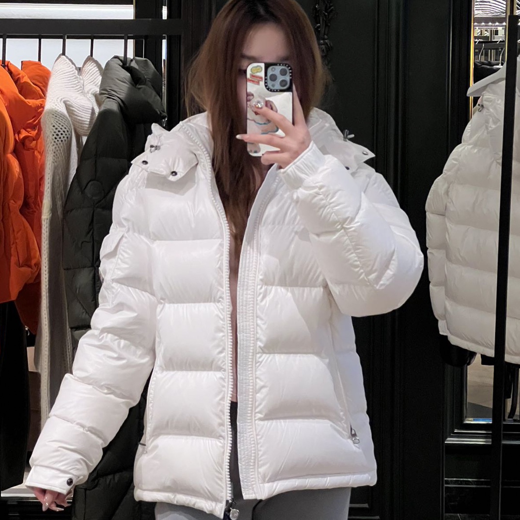 全新未使用 MONCLER 蒙口白色Maya羽绒服
