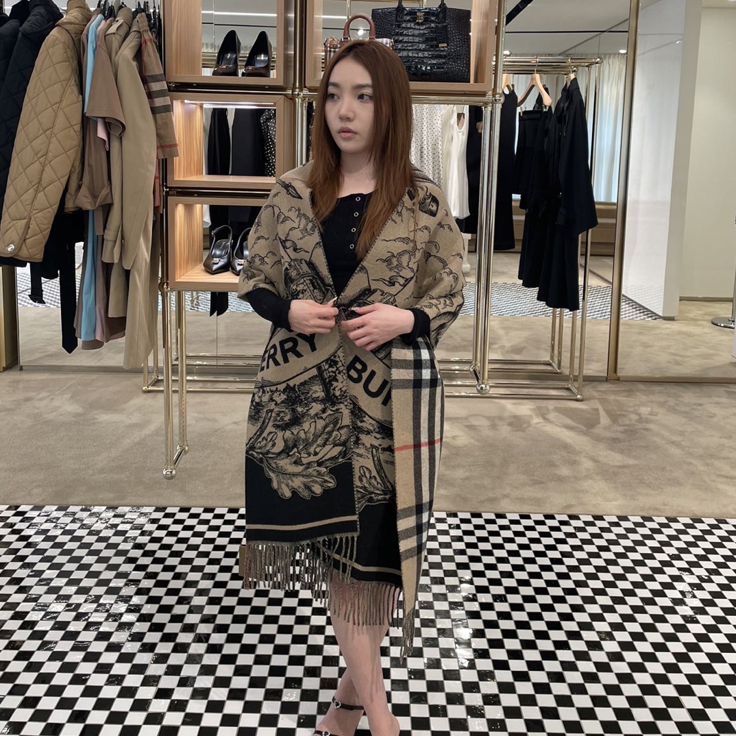 全新未使用 BURBERRY/博柏利 巴宝莉战马羊绒围巾