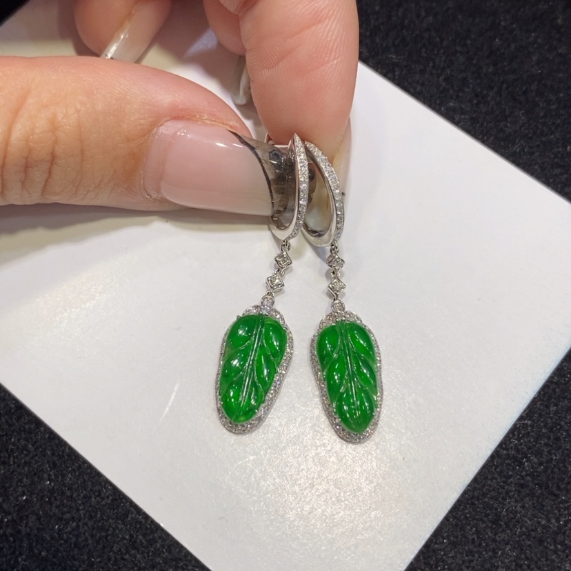 【闪购商品】翡翠耳饰18K金镶嵌?****道