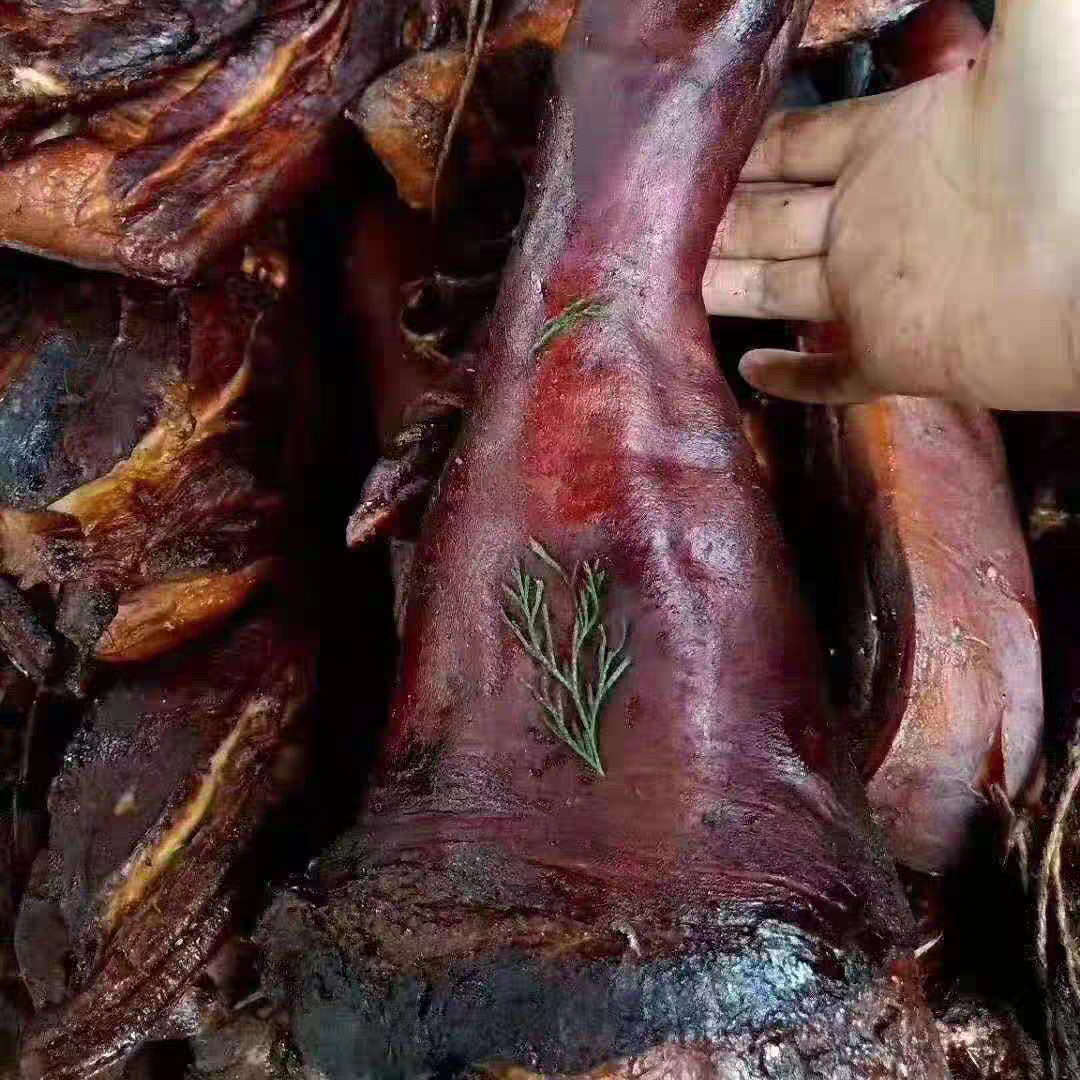 达州农村自己烟熏腊猪脚