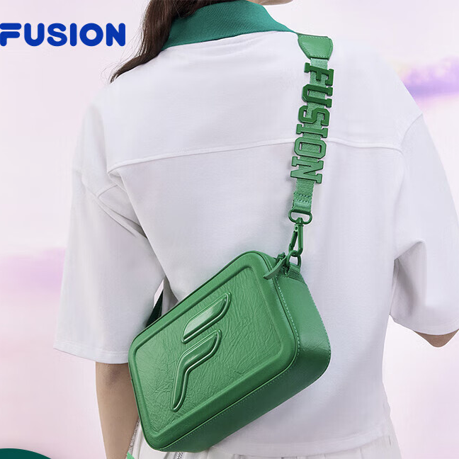 斐乐FUSION斐乐情侣款2024夏新款斜挎包ins相机包小众T13U423122
