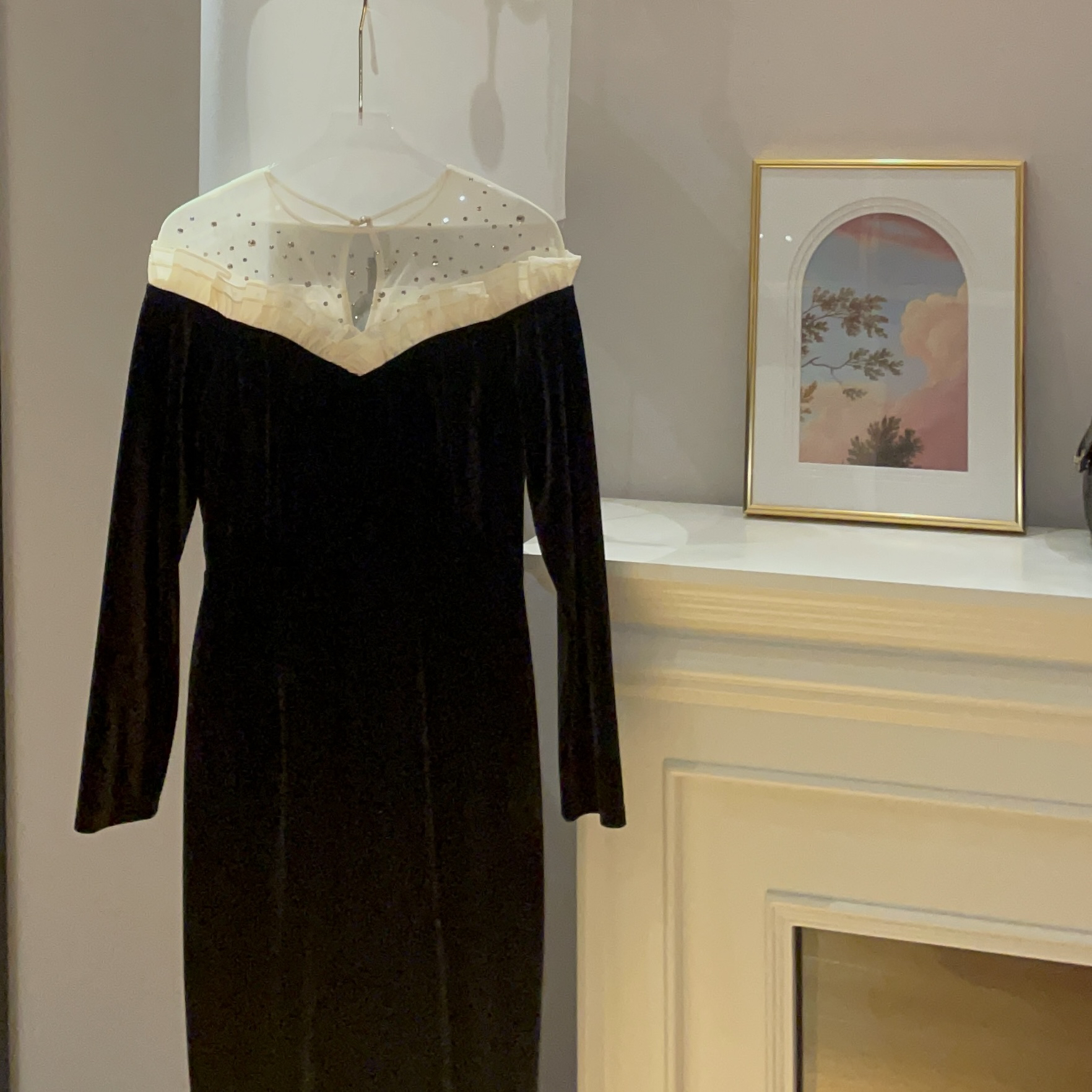 魅鹊 20137 黑金丝绒轻奢钉钻拼接仙女网纱修身连衣裙