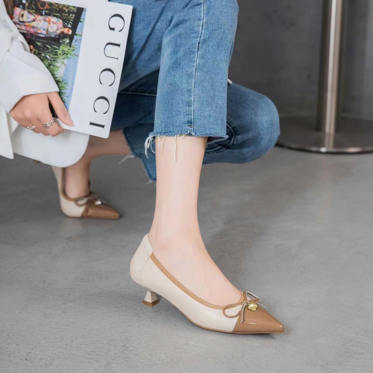 2024矮跟时尚休闲皮鞋工作鞋妈妈鞋软底软皮洋气单鞋 EGES  78238