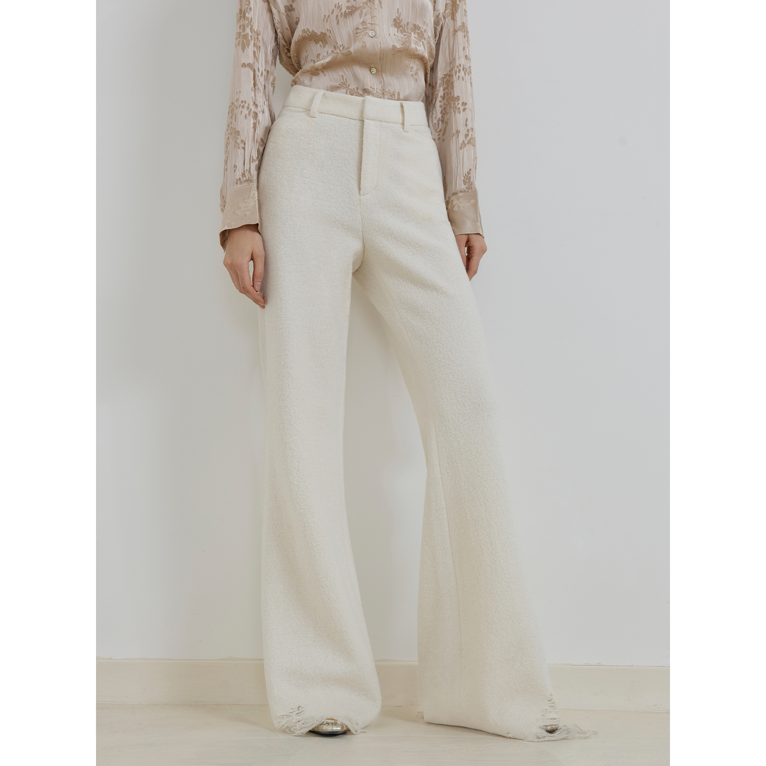 付智恩 时髦低腰毛边微喇裤