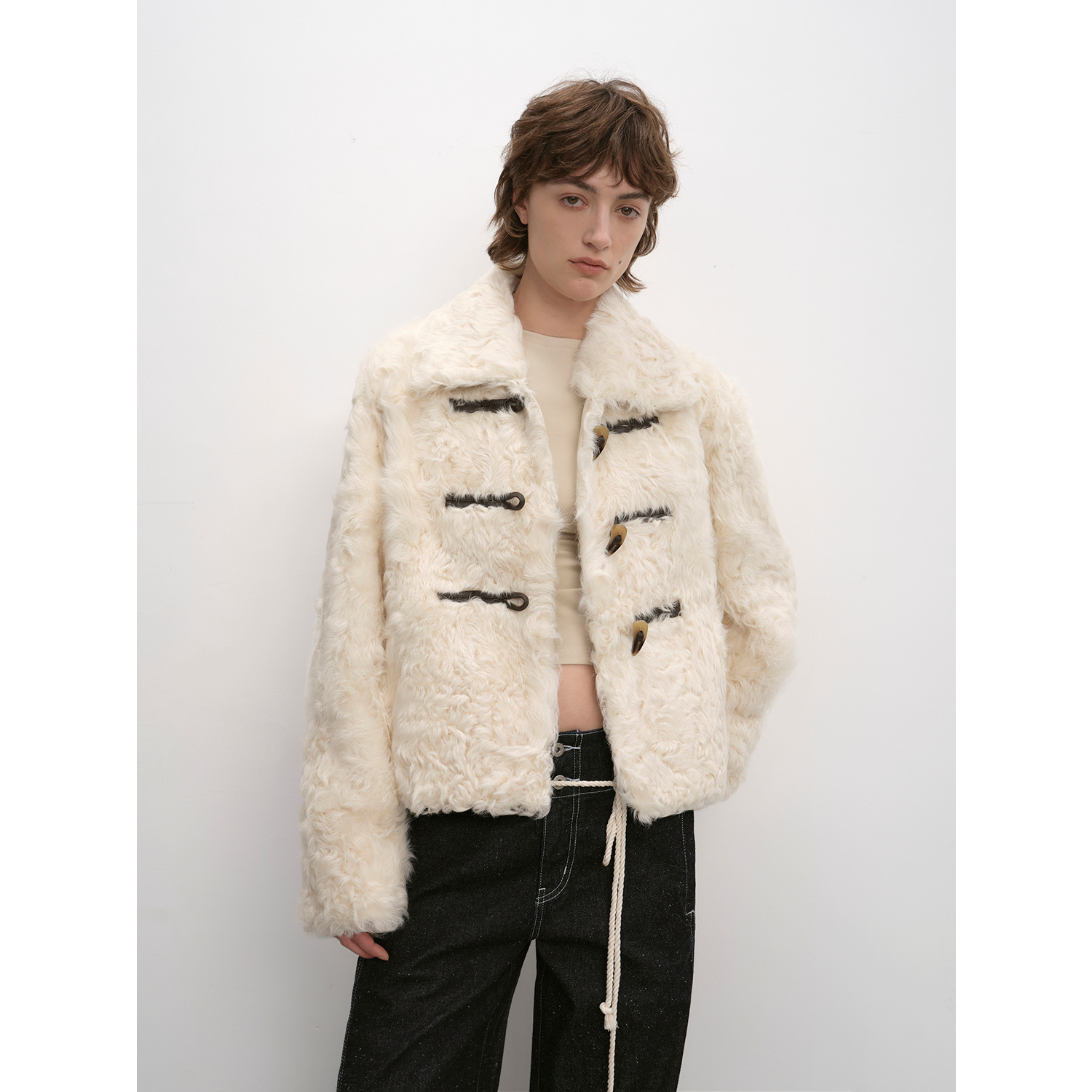 付智恩 鬼马小姐 时髦撞色牛角扣水波纹羊卷毛皮毛一体皮草外套冬