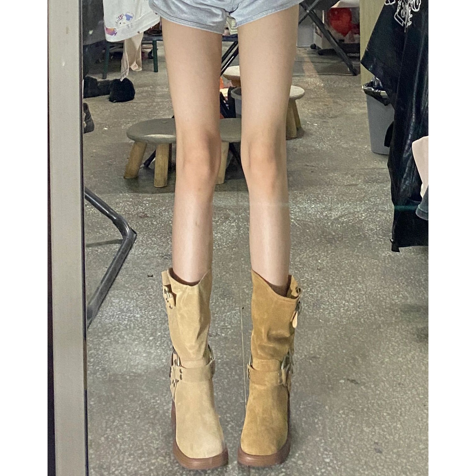 真的绝了~ 好显瘦！粗跟小众款气质中筒靴子