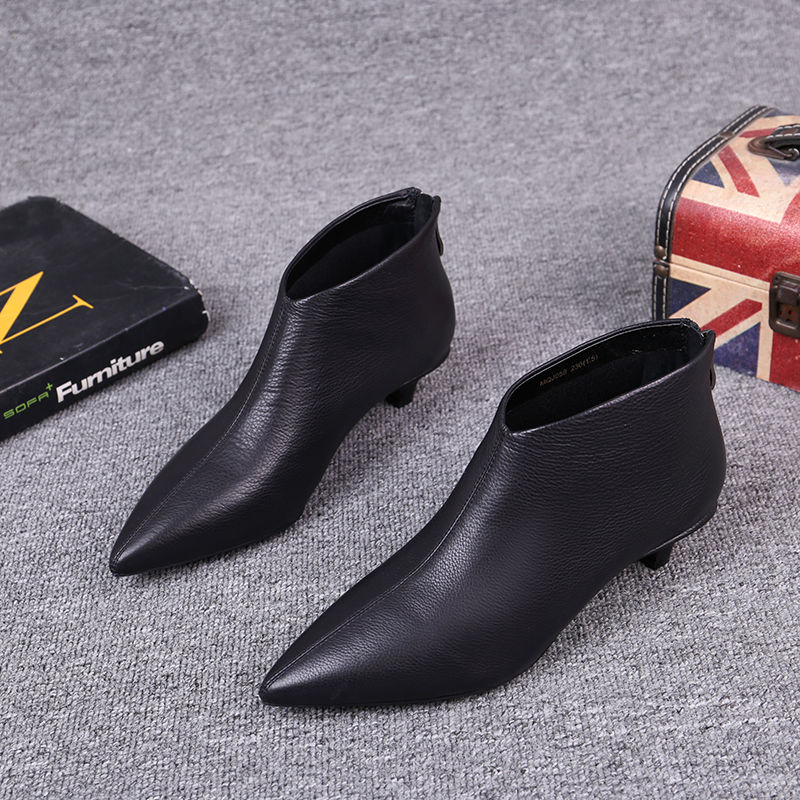 欧洲站3公分短靴2024新款时装尖头猫跟低跟女鞋加绒软皮马丁靴3CM