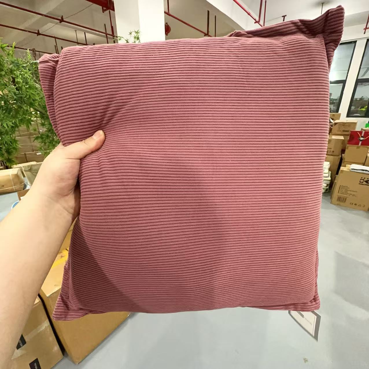 新款方形抱枕[颜色随机发一]